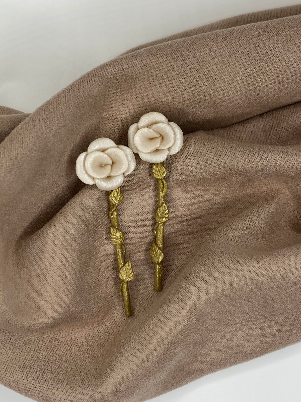 Ivory Gold Stem Roses