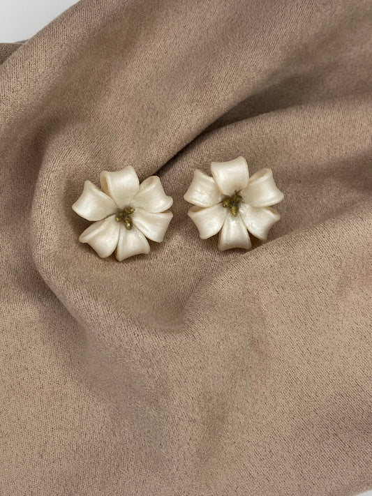 Ivory flower Studs
